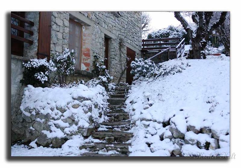 18-MH05737.JPG - entree du gite -de la colline-